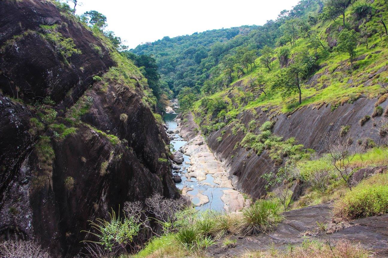 Pahanthudawa Ella Waterfall and Belihuloya